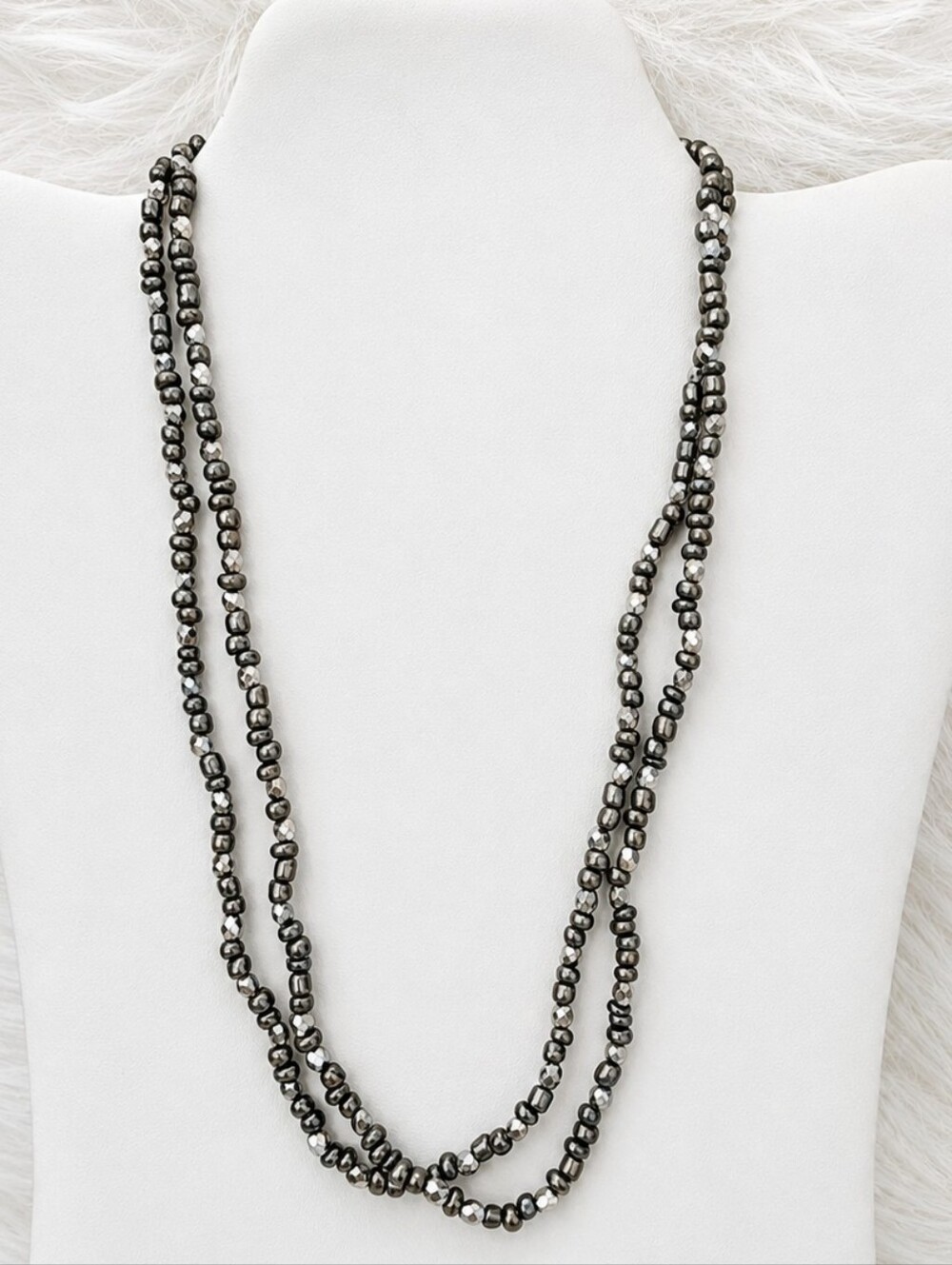 NWT Metallic Silver Grey Geometric Gunmetal Layering Bead Necklace Sz 19"